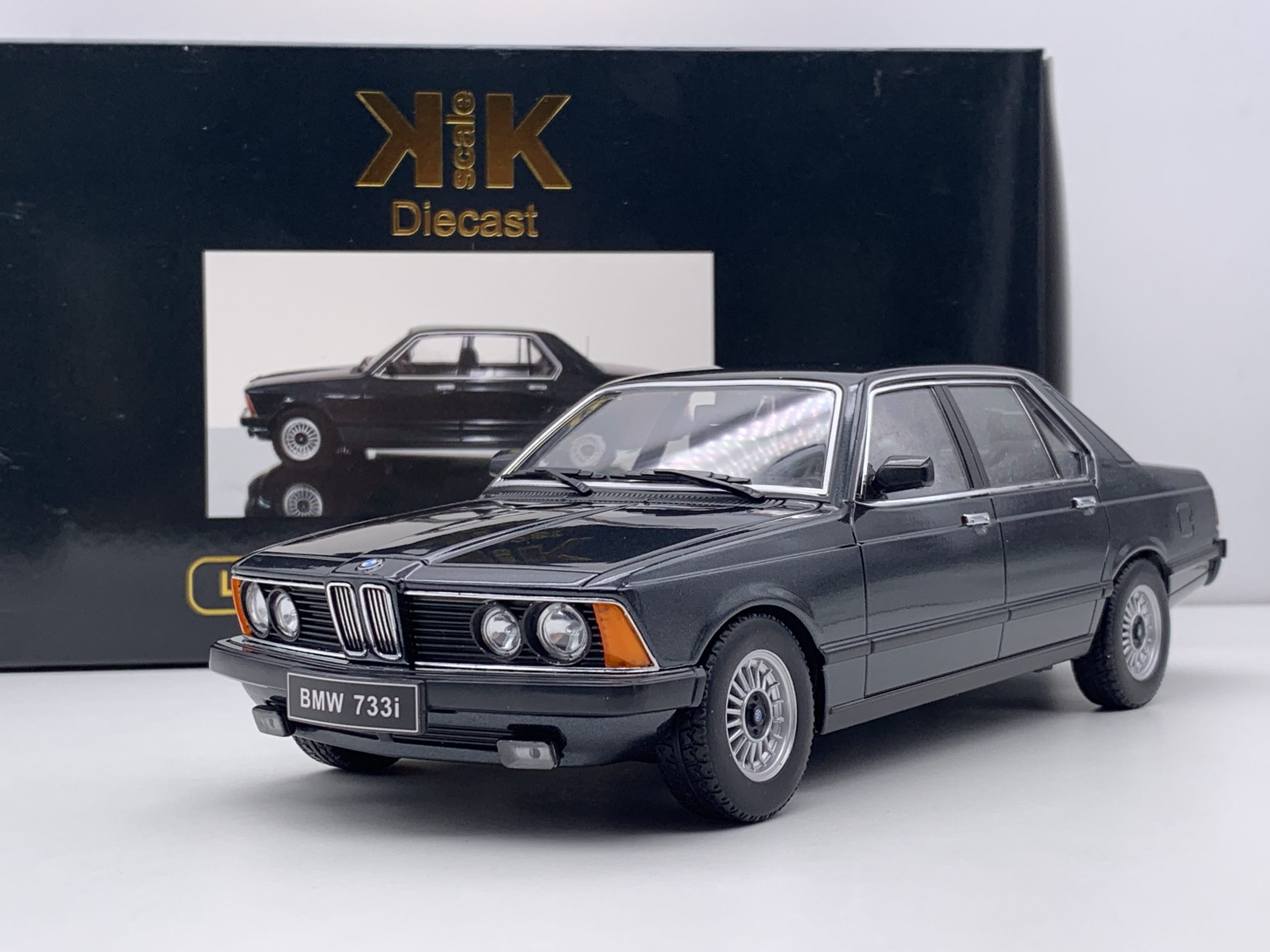 ++ ++ BMW 733i E23 1977 schwarz metallic 1:18 KK Scale 180101 